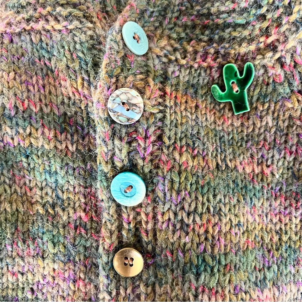 Handknit sweater baby 2T never worn cactus button, wool yarn, soft sweet child - Picture 5 of 5